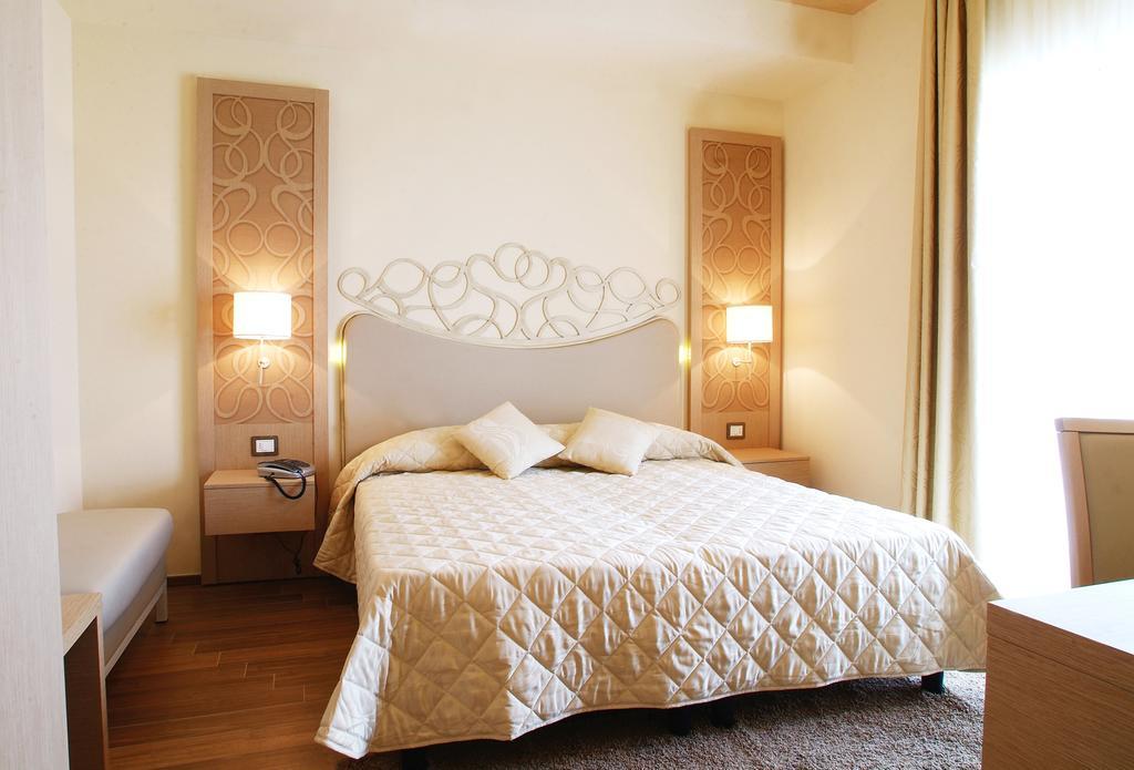Hotel Duchessa Della Sila ซาน จิโอวานนิ อิน ฟิโอเร ห้อง รูปภาพ