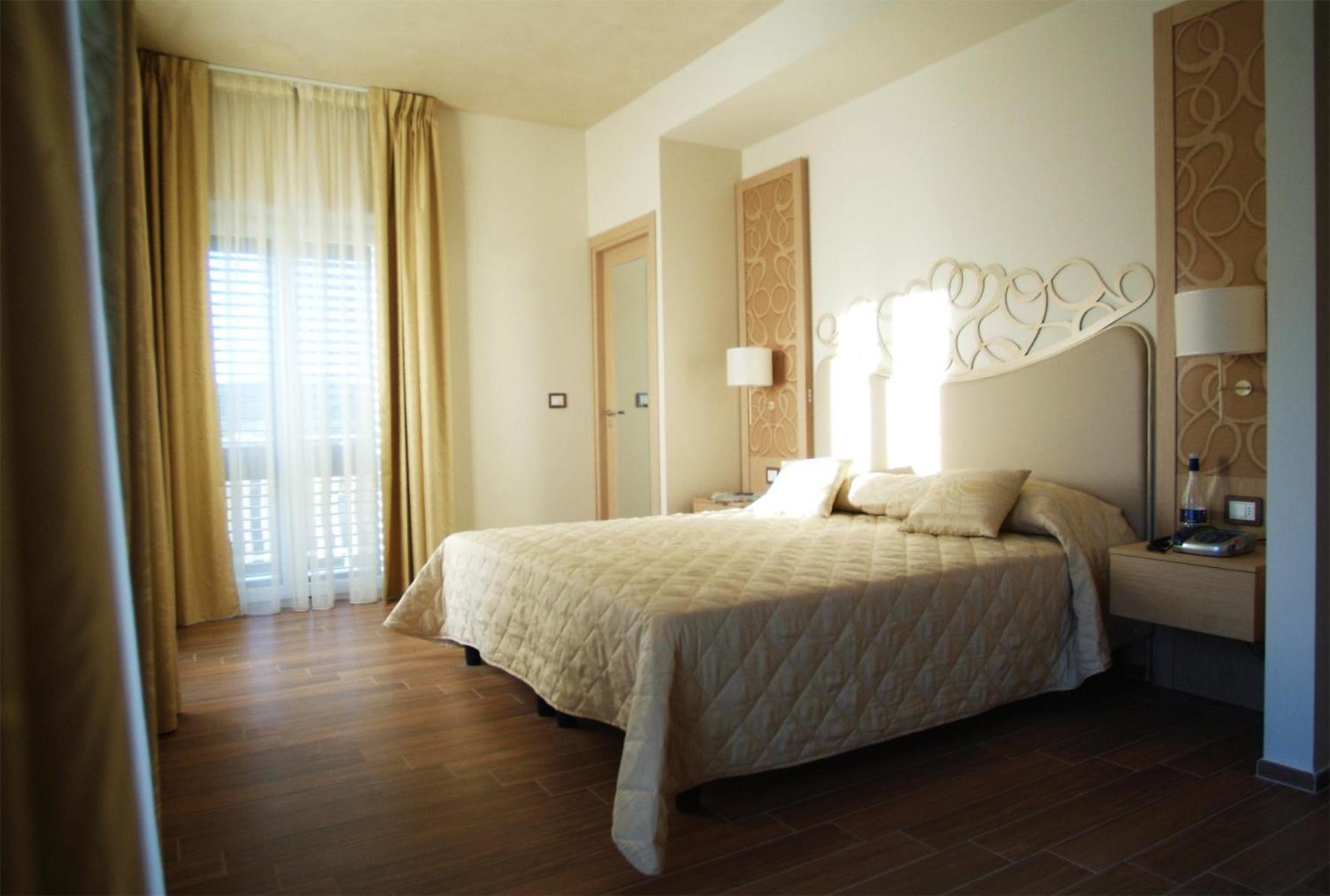 Hotel Duchessa Della Sila ซาน จิโอวานนิ อิน ฟิโอเร ภายนอก รูปภาพ