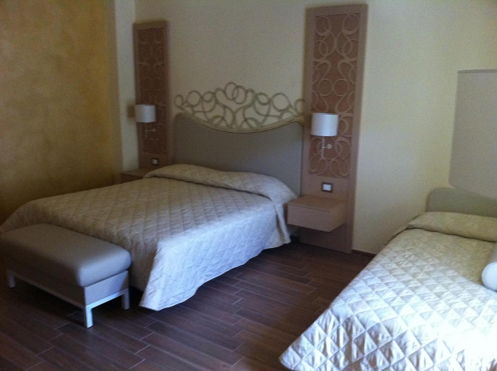Hotel Duchessa Della Sila ซาน จิโอวานนิ อิน ฟิโอเร ภายนอก รูปภาพ