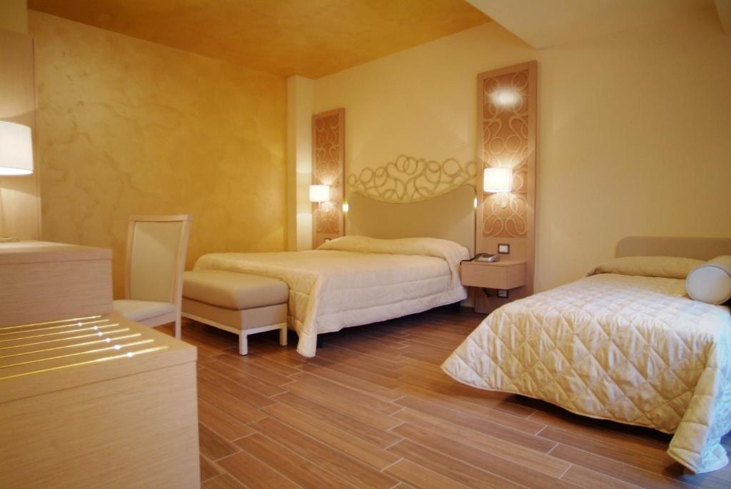 Hotel Duchessa Della Sila ซาน จิโอวานนิ อิน ฟิโอเร ภายนอก รูปภาพ