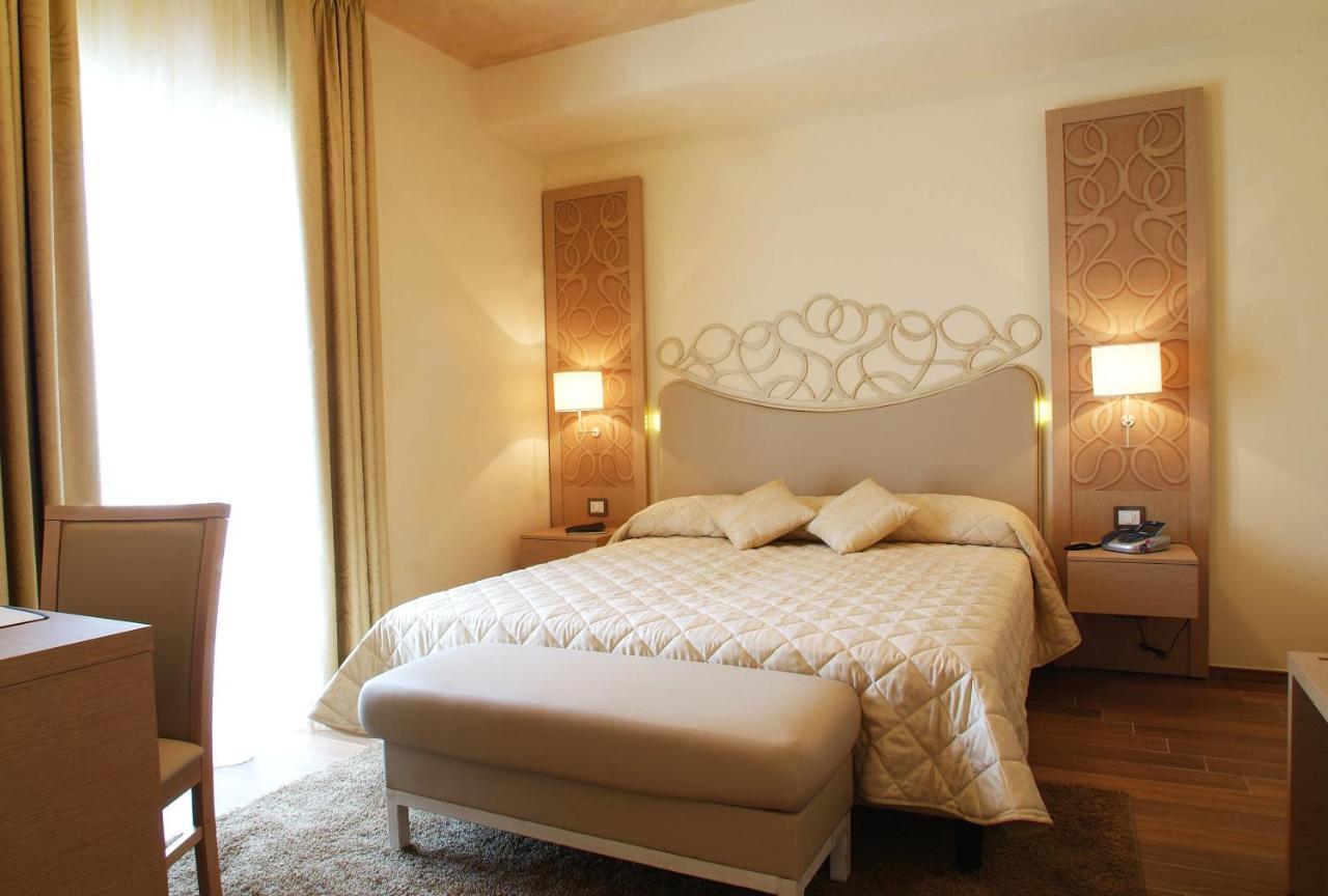 Hotel Duchessa Della Sila ซาน จิโอวานนิ อิน ฟิโอเร ภายนอก รูปภาพ