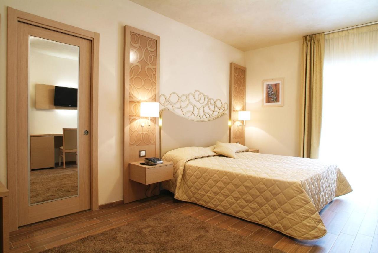 Hotel Duchessa Della Sila ซาน จิโอวานนิ อิน ฟิโอเร ภายนอก รูปภาพ